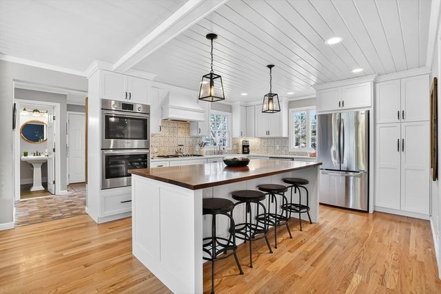 118 Blueberry Hill Rd, Longmeadow, MA 01106