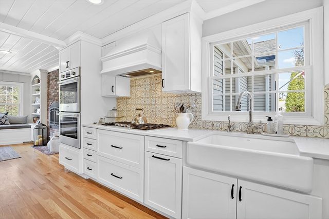 118 Blueberry Hill Rd, Longmeadow, MA 01106