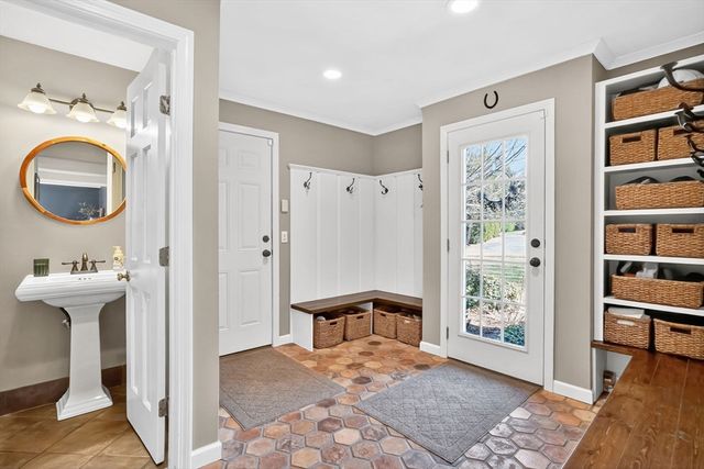 118 Blueberry Hill Rd, Longmeadow, MA 01106