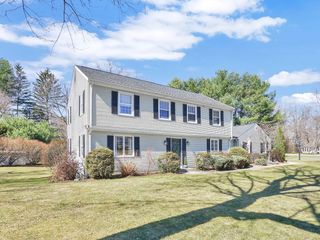118 Blueberry Hill Rd, Longmeadow, MA 01106