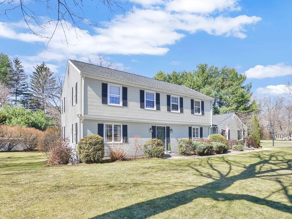 118 Blueberry Hill Rd, Longmeadow, MA 01106