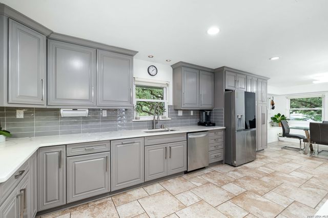 9263 Cinchona Trl, Garden Ridge, TX 78266