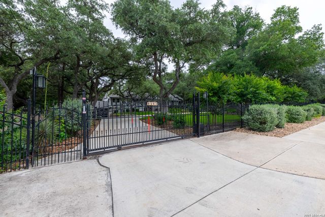 9263 Cinchona Trl, Garden Ridge, TX 78266