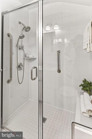 3827 KELLER AVE, Alexandria, VA 22302