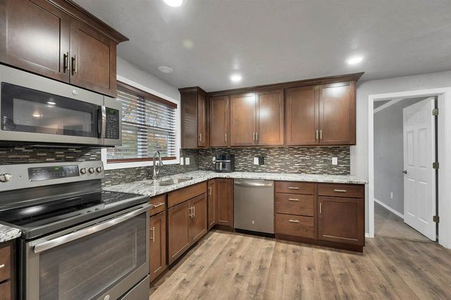 436 E BRIAR LANE, Green Bay, WI 54301