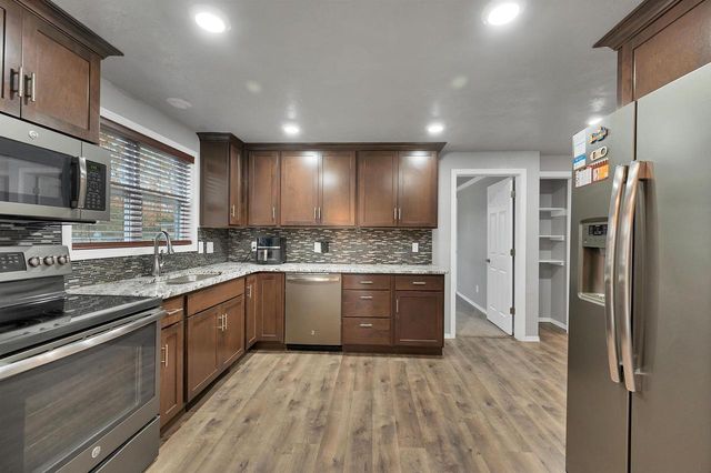 436 E BRIAR LANE, Green Bay, WI 54301