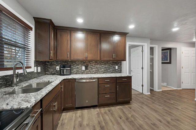 436 E BRIAR LANE, Green Bay, WI 54301