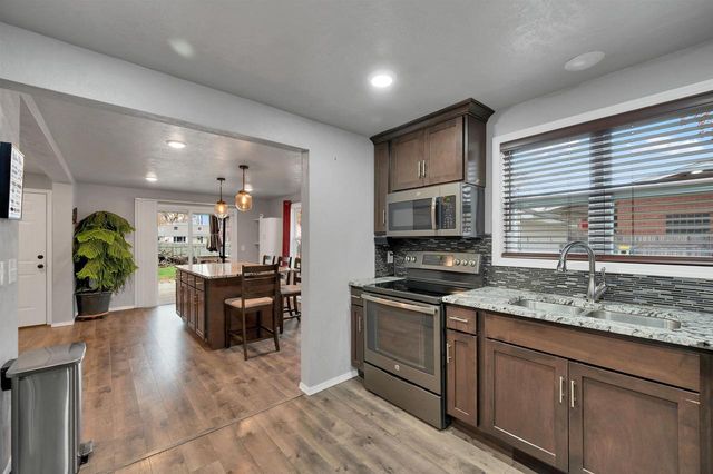 436 E BRIAR LANE, Green Bay, WI 54301