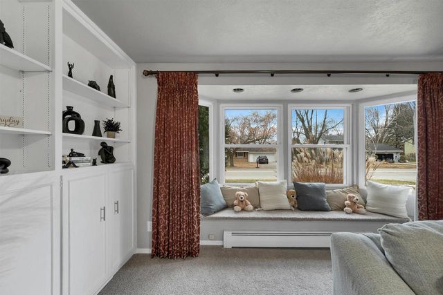 436 E BRIAR LANE, Green Bay, WI 54301