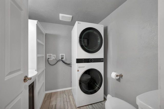 436 E BRIAR LANE, Green Bay, WI 54301