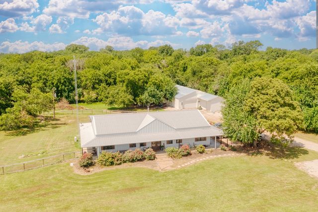 433 County Road 1245, Savoy, TX 75479