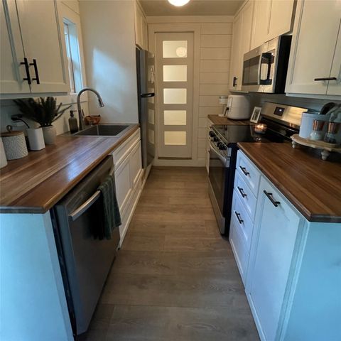 433 County Road 1245, Savoy, TX 75479