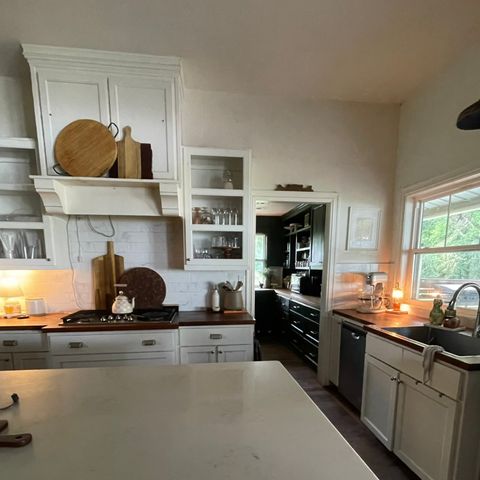 433 County Road 1245, Savoy, TX 75479
