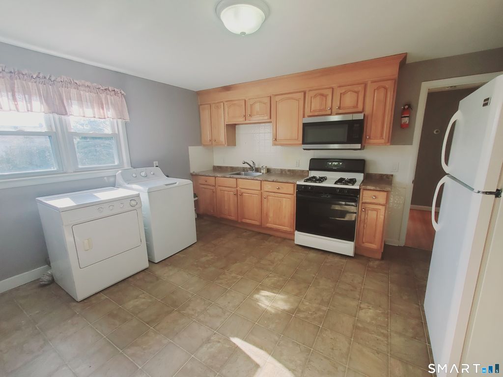 47 Park Street 2R, Stamford, CT 06902