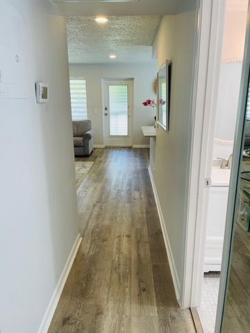 277 Chatham N, West Palm Beach, FL 33417