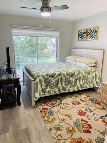 277 Chatham N, West Palm Beach, FL 33417