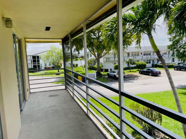 277 Chatham N, West Palm Beach, FL 33417