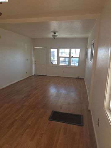 5432 Bancroft Ave, Oakland, CA 94601