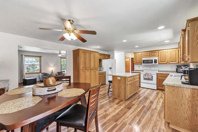 2146 DEER POINT LANE, De Pere, WI 54115