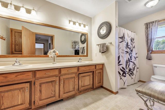 2146 DEER POINT LANE, De Pere, WI 54115
