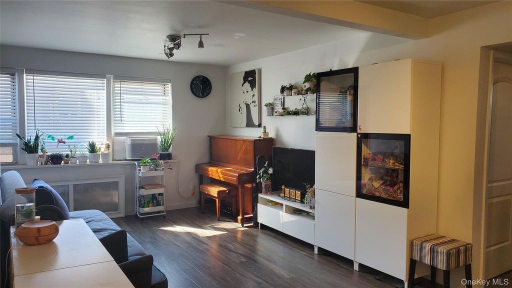 138-29 Jewel Avenue 1C, Flushing, NY 11367