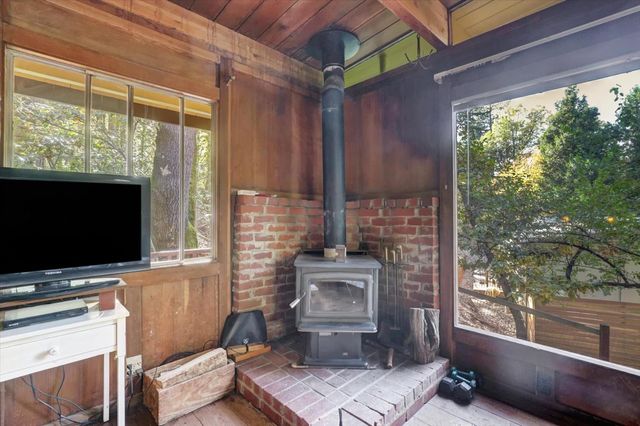 10046 Smith Rd, Grass Valley, CA 95949