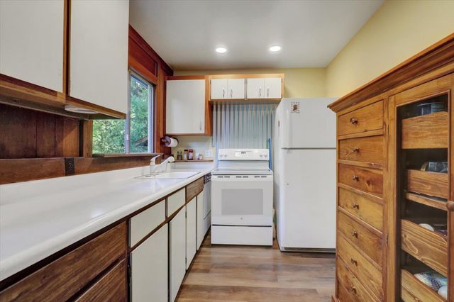 10046 Smith Rd, Grass Valley, CA 95949