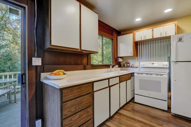 10046 Smith Rd, Grass Valley, CA 95949