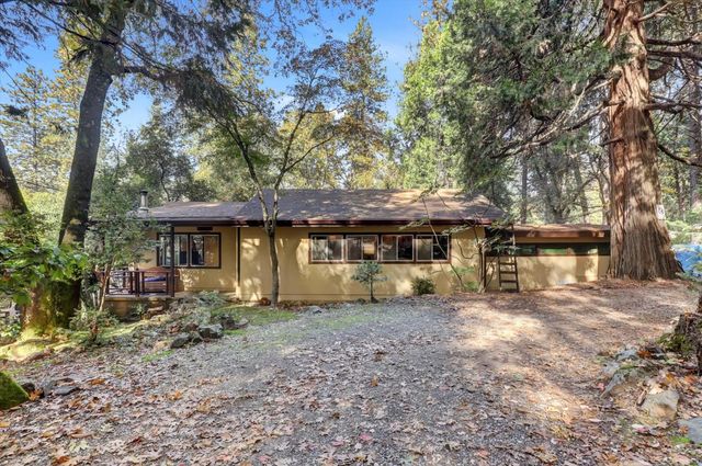 10046 Smith Rd, Grass Valley, CA 95949