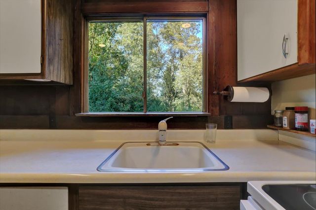 10046 Smith Rd, Grass Valley, CA 95949