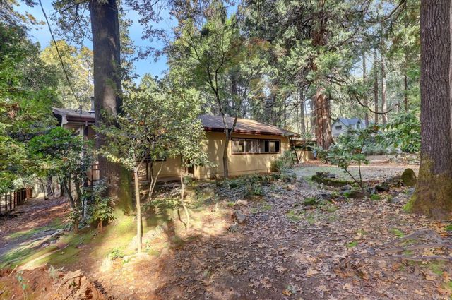 10046 Smith Rd, Grass Valley, CA 95949