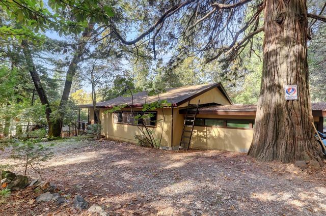 10046 Smith Rd, Grass Valley, CA 95949