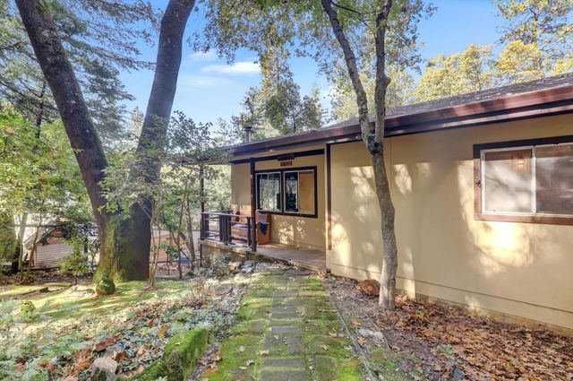 10046 Smith Rd, Grass Valley, CA 95949