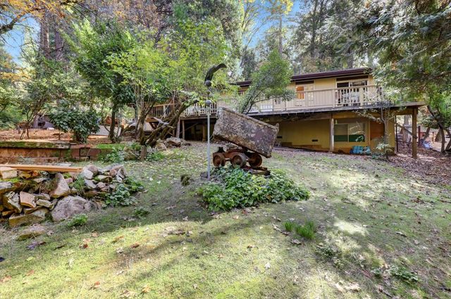 10046 Smith Rd, Grass Valley, CA 95949
