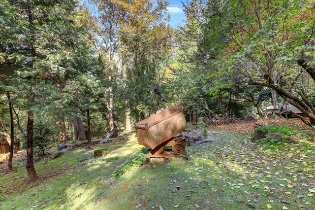 10046 Smith Rd, Grass Valley, CA 95949