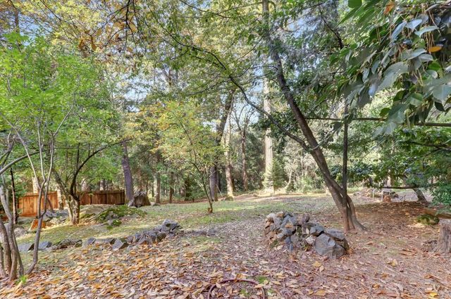 10046 Smith Rd, Grass Valley, CA 95949