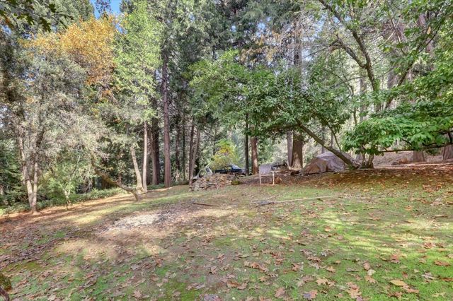 10046 Smith Rd, Grass Valley, CA 95949