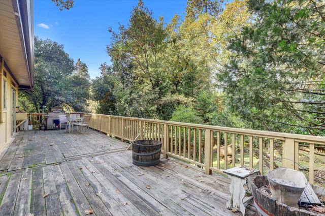 10046 Smith Rd, Grass Valley, CA 95949