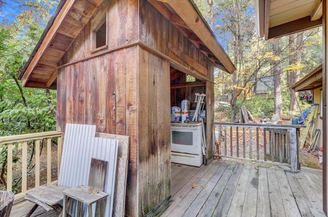 10046 Smith Rd, Grass Valley, CA 95949