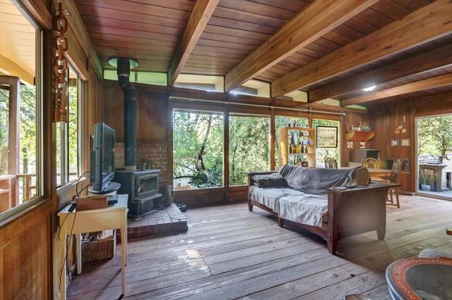 10046 Smith Rd, Grass Valley, CA 95949