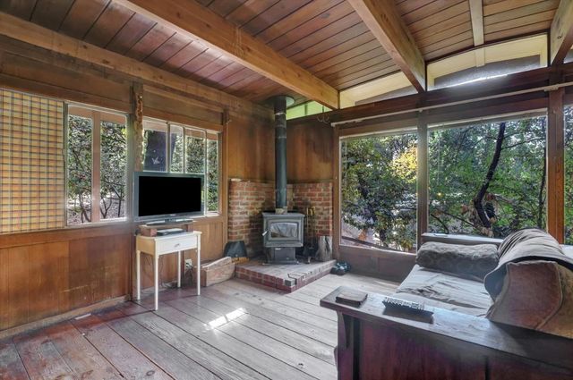 10046 Smith Rd, Grass Valley, CA 95949