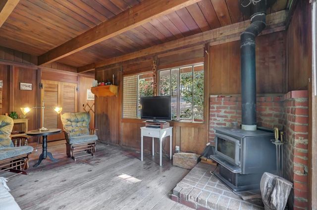 10046 Smith Rd, Grass Valley, CA 95949