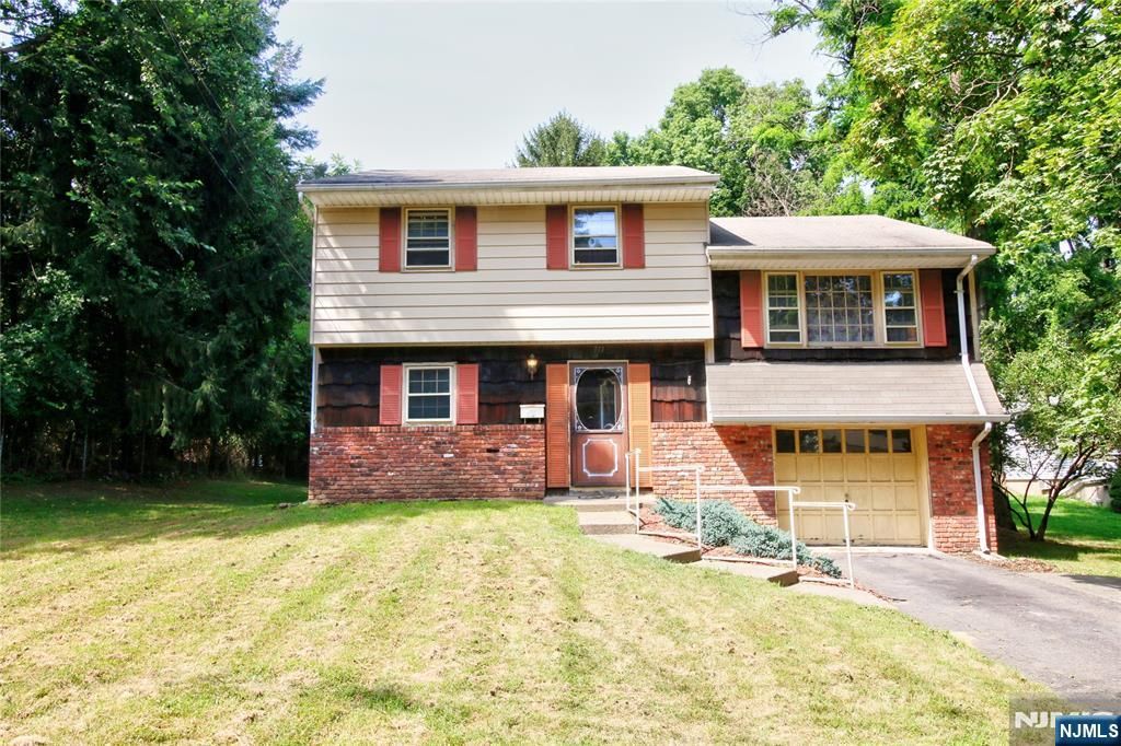 111 Moffatt Road, Mahwah, NJ 07430