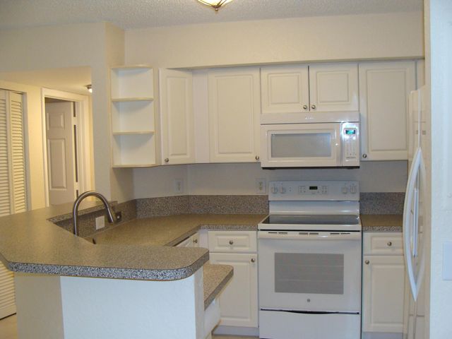 4235 S 57th Avenue 102e, Greenacres, FL 33463