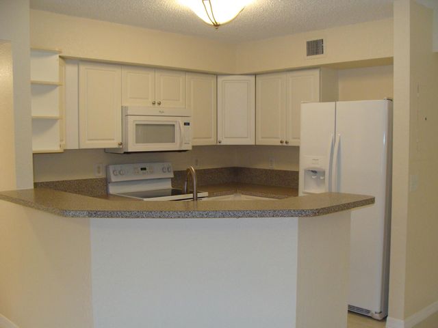 4235 S 57th Avenue 102e, Greenacres, FL 33463