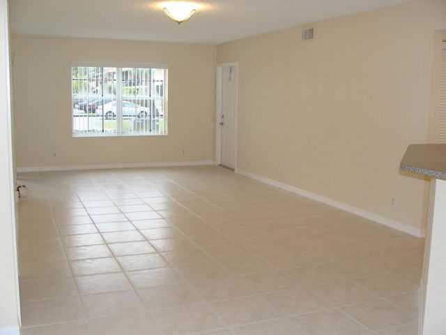 4235 S 57th Avenue 102e, Greenacres, FL 33463