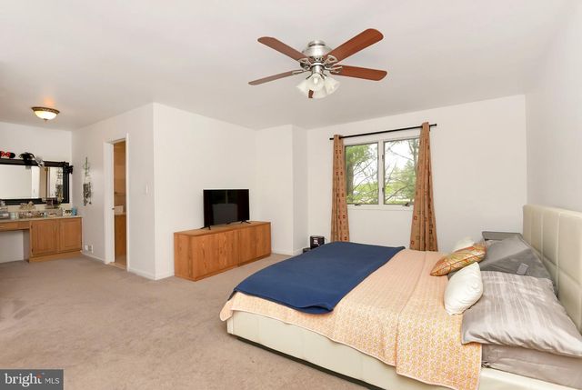 19 EXETER CT, Princeton, NJ 08540
