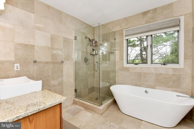 19 EXETER CT, Princeton, NJ 08540