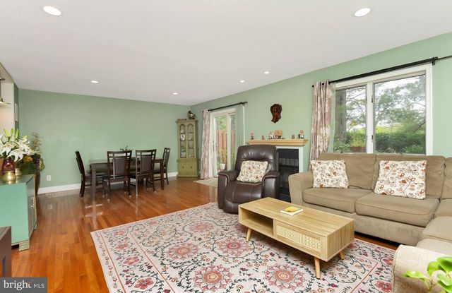 19 EXETER CT, Princeton, NJ 08540