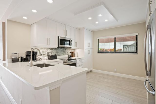 15451 Pembridge Dr 206, Delray Beach, FL 33484